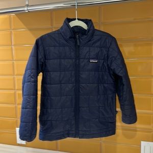 Boys’ Nano Puff Jacket, Navy, Size XS, Lightweight and great for layering.
